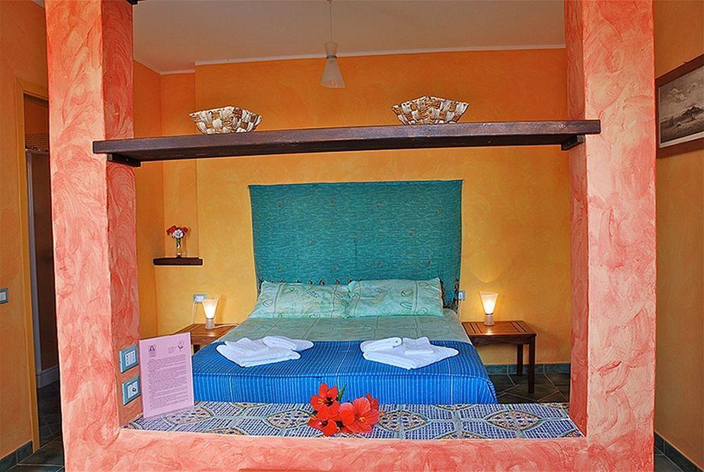 Hotel Clelia Isola di Ustica Екстер'єр фото